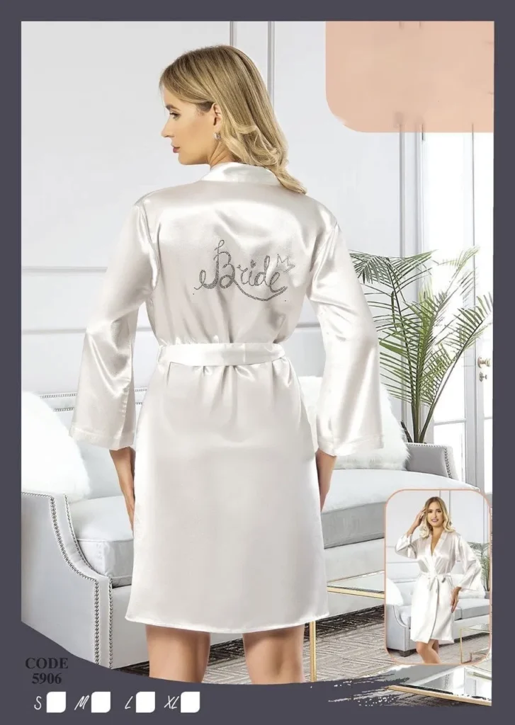 חלוק כלה מסאטן עם כיתוב Bride מנצנץ – לבן