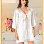 סט כותונת וחלוק סאטן עם חזית תחרה – לבן
